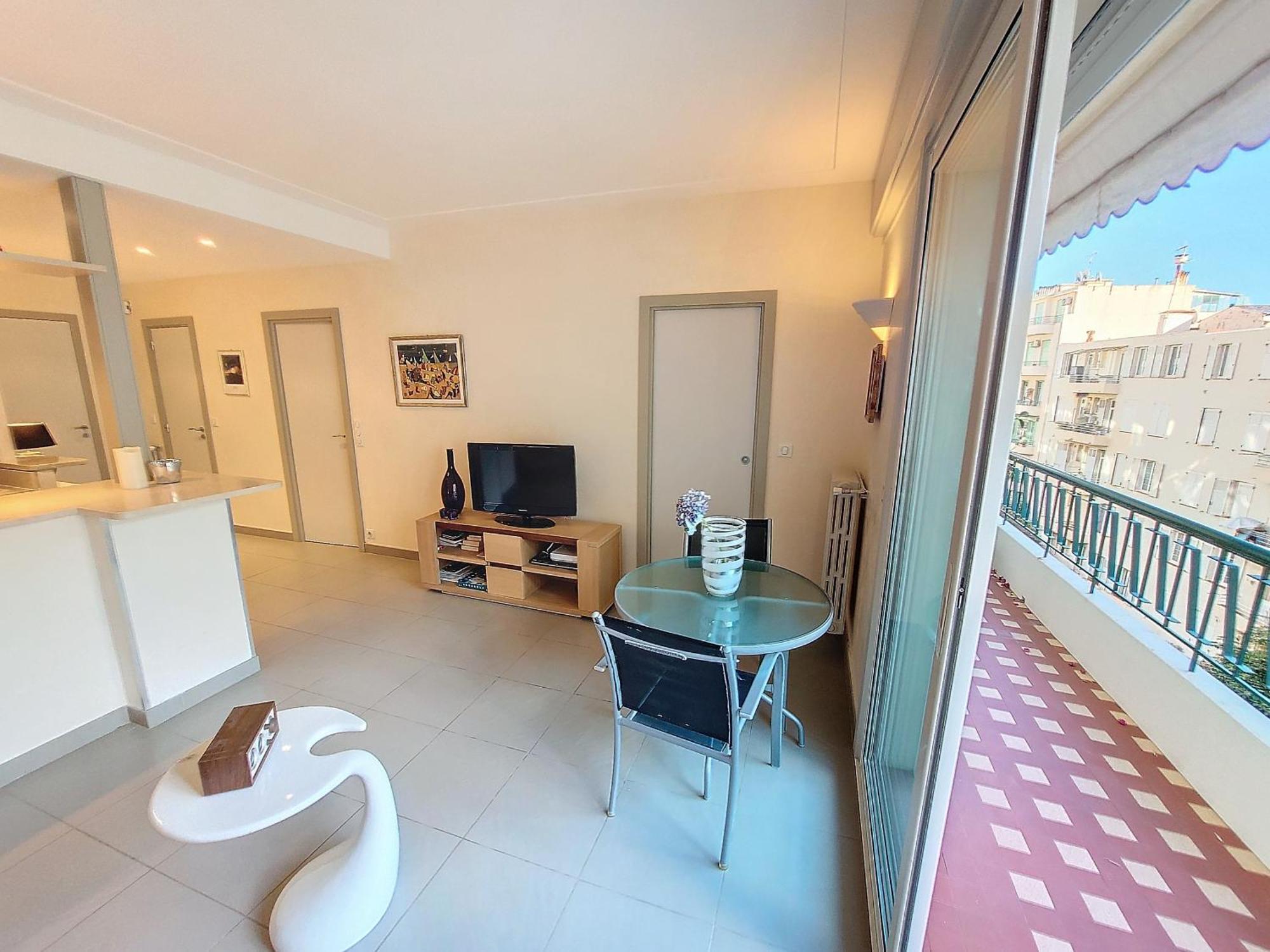 Nestor&jeeves - Baieta - Balcony Lejlighed Nice